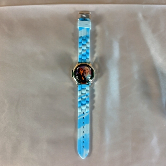 Disney Frozen - Princess Elsa and Anna - Spinning Face - Digital Watch - Picture 5 of 11